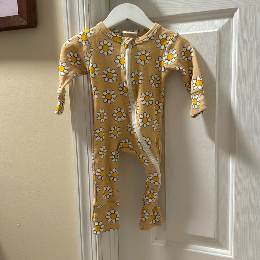 SIXX 3-6 month zipper footie flowers